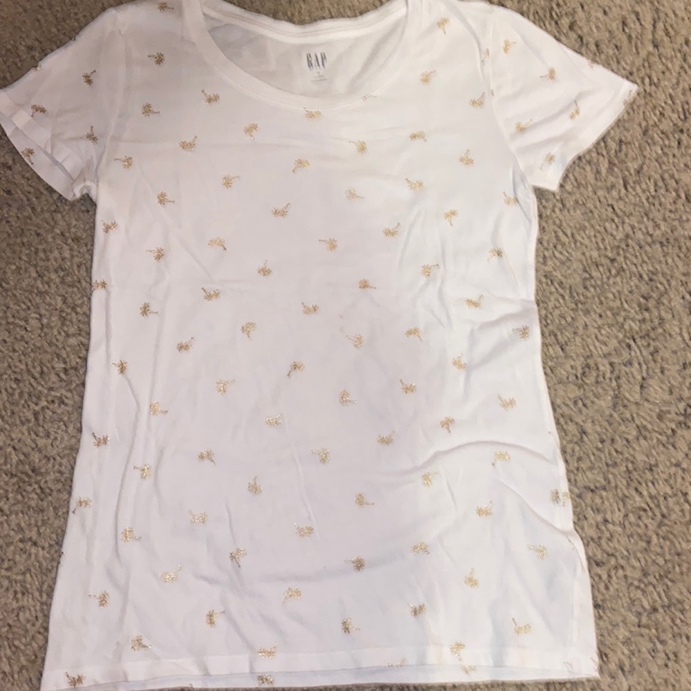 GAP tee with tiny gold palm trees on it
